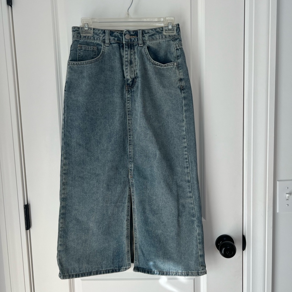 ✨🛍️ 4️⃣ for $2️⃣5️⃣ 💖 Denim Maxi Skirt (Juniors)